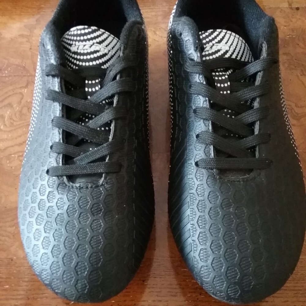 Vazari Unisex Kids Soccer Shoes Girls Size 6